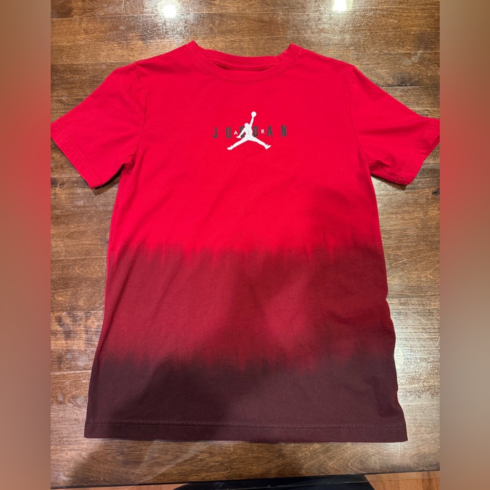 Jordan Red and Black Gradient Short Sleeve Tee - size large (12-13 years)